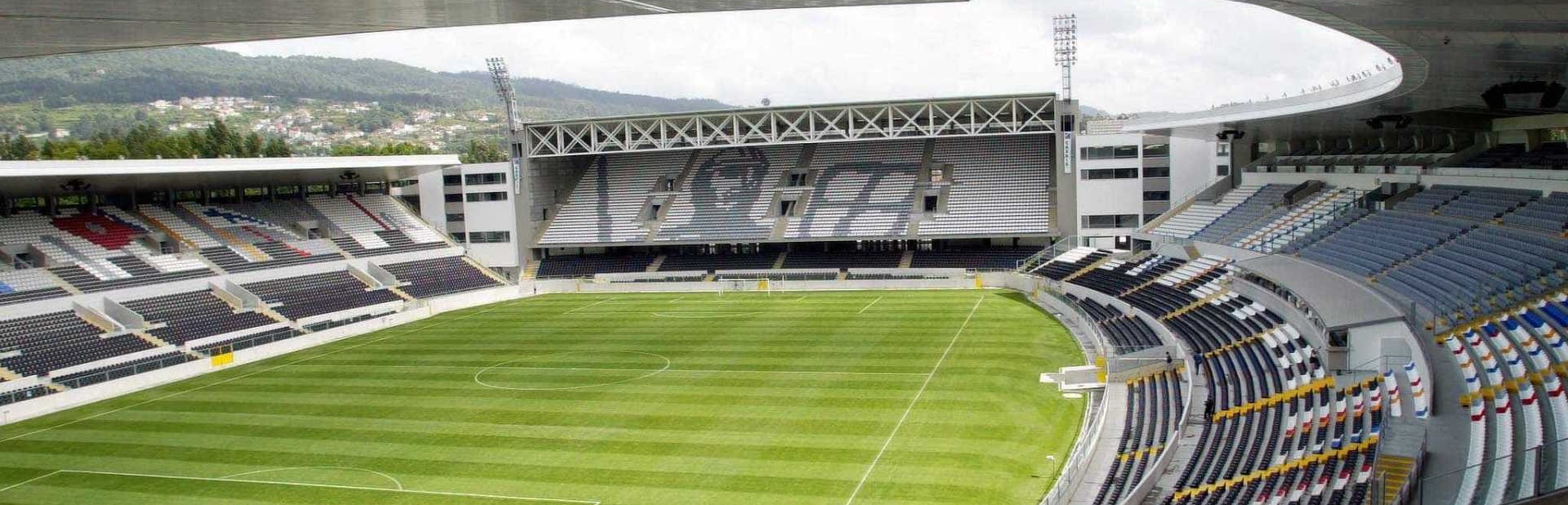 Estádio D. Afonso Henriques lotado